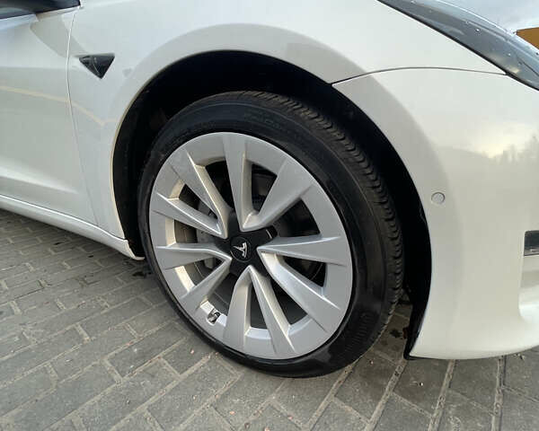 Белый Тесла Модель 3, объемом двигателя 0 л и пробегом 15 тыс. км за 22900 $, фото 6 на Automoto.ua