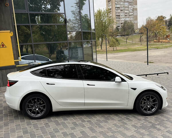 Білий Тесла Модель 3, об'ємом двигуна 0 л та пробігом 78 тис. км за 22999 $, фото 5 на Automoto.ua