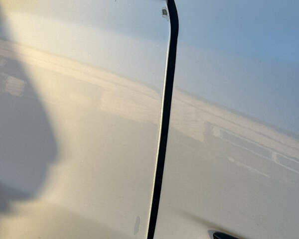 Білий Тесла Модель 3, об'ємом двигуна 0 л та пробігом 97 тис. км за 16700 $, фото 10 на Automoto.ua