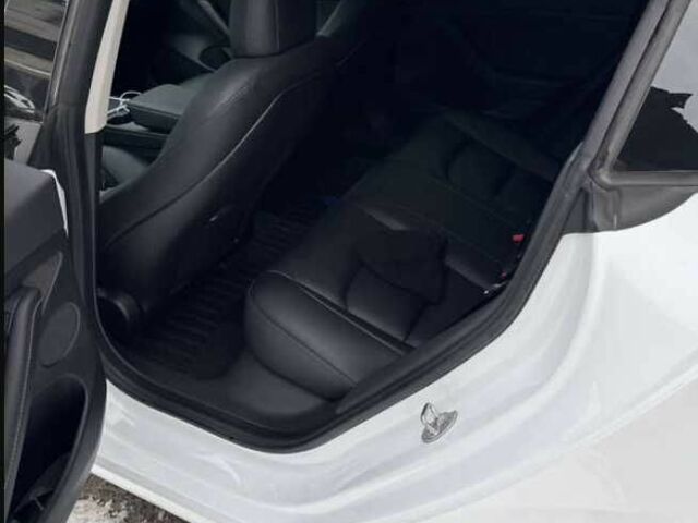 Белый Тесла Модель 3, объемом двигателя 0 л и пробегом 50 тыс. км за 14500 $, фото 12 на Automoto.ua