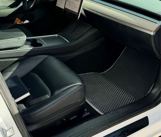 Білий Тесла Модель 3, об'ємом двигуна 0 л та пробігом 45 тис. км за 24999 $, фото 8 на Automoto.ua