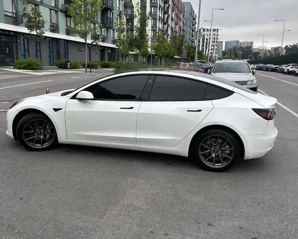 Тесла Модель 3 2022 в Киеве на Automoto.ua Белый Тесла Модель 3, объемом двигателя 0 л и пробегом 35 тыс. км за 25000 $, фото 1 на Automoto.ua