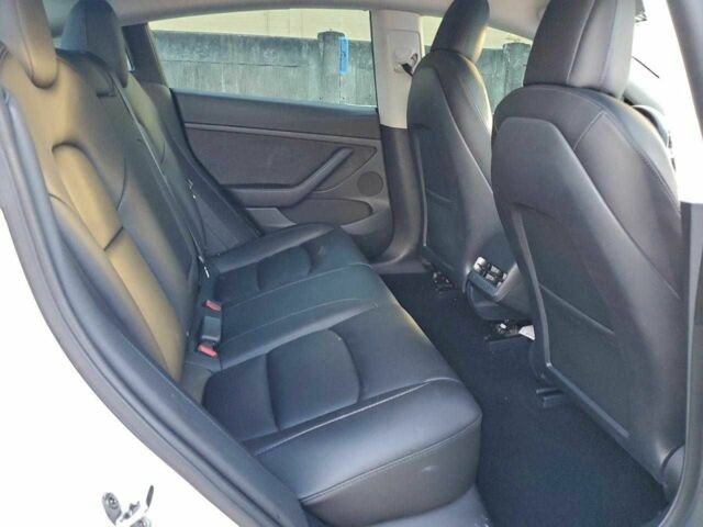 Белый Тесла Модель 3, объемом двигателя 0 л и пробегом 70 тыс. км за 5500 $, фото 9 на Automoto.ua