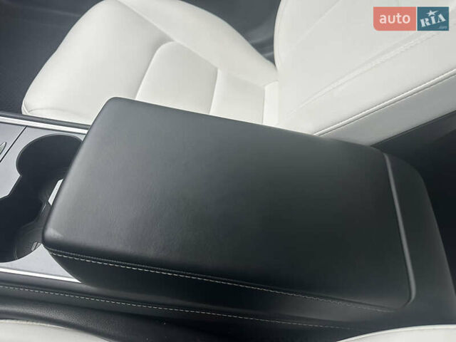 Белый Тесла Модель 3, объемом двигателя 0 л и пробегом 59 тыс. км за 22000 $, фото 29 на Automoto.ua