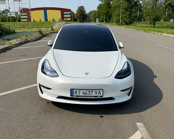 Белый Тесла Модель 3, объемом двигателя 0 л и пробегом 65 тыс. км за 22000 $, фото 2 на Automoto.ua