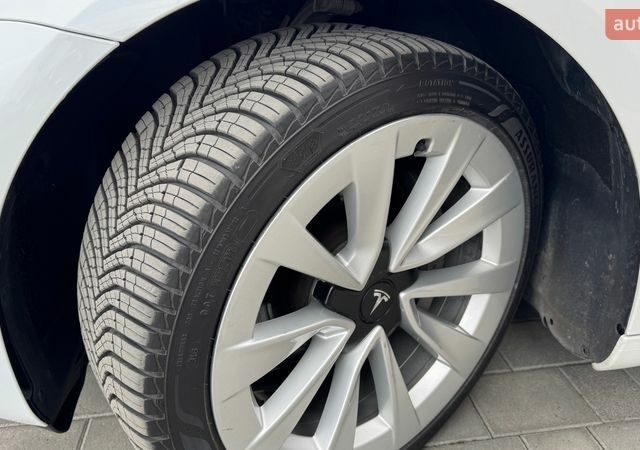 Белый Тесла Модель 3, объемом двигателя 0 л и пробегом 130 тыс. км за 18499 $, фото 50 на Automoto.ua