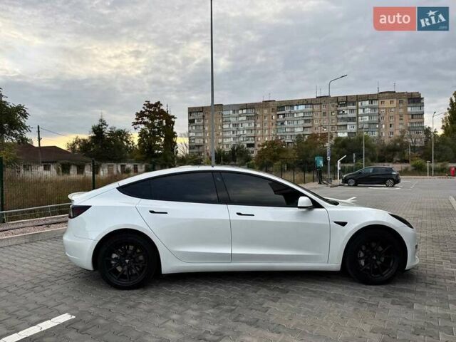 Белый Тесла Модель 3, объемом двигателя 0 л и пробегом 70 тыс. км за 22999 $, фото 18 на Automoto.ua