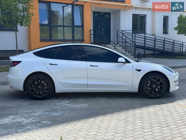 Белый Тесла Модель 3, объемом двигателя 0 л и пробегом 72 тыс. км за 20999 $, фото 10 на Automoto.ua