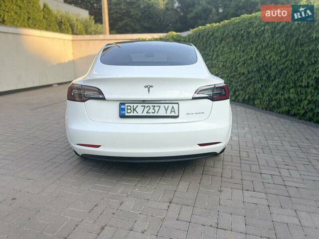 Белый Тесла Модель 3, объемом двигателя 0 л и пробегом 88 тыс. км за 21900 $, фото 4 на Automoto.ua