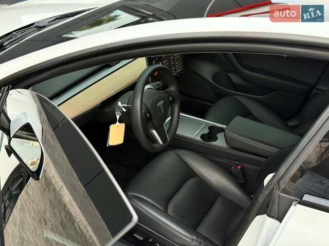 Белый Тесла Модель 3, объемом двигателя 0 л и пробегом 70 тыс. км за 22600 $, фото 24 на Automoto.ua