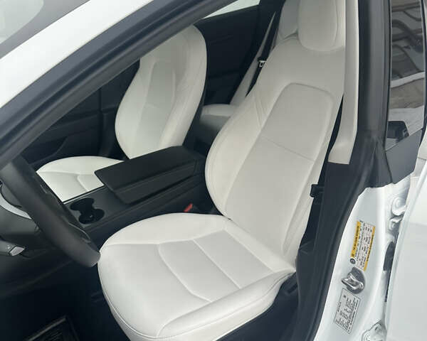 Белый Тесла Модель 3, объемом двигателя 0 л и пробегом 62 тыс. км за 23500 $, фото 7 на Automoto.ua