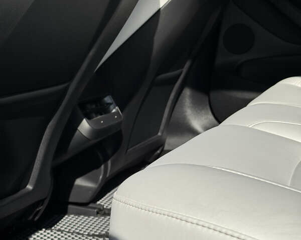 Білий Тесла Модель 3, об'ємом двигуна 0 л та пробігом 47 тис. км за 21500 $, фото 36 на Automoto.ua