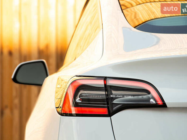 Белый Тесла Модель 3, объемом двигателя 0 л и пробегом 94 тыс. км за 19999 $, фото 19 на Automoto.ua