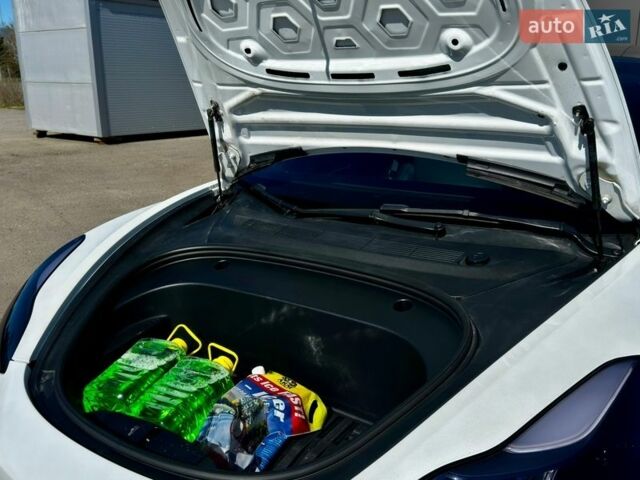 Білий Тесла Модель 3, об'ємом двигуна 0 л та пробігом 72 тис. км за 23000 $, фото 19 на Automoto.ua