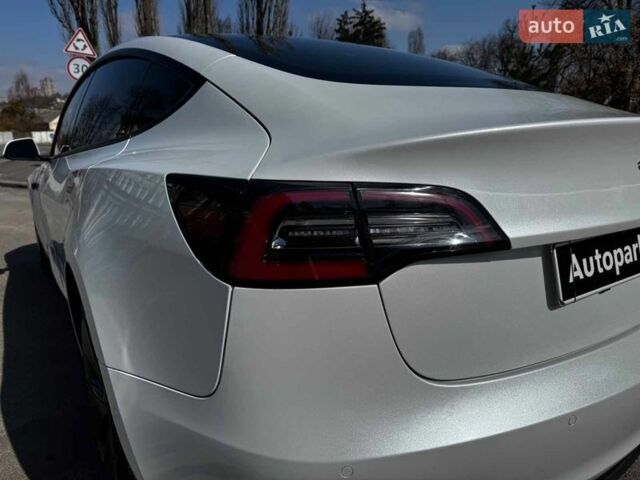 Белый Тесла Модель 3, объемом двигателя 0 л и пробегом 55 тыс. км за 22990 $, фото 9 на Automoto.ua