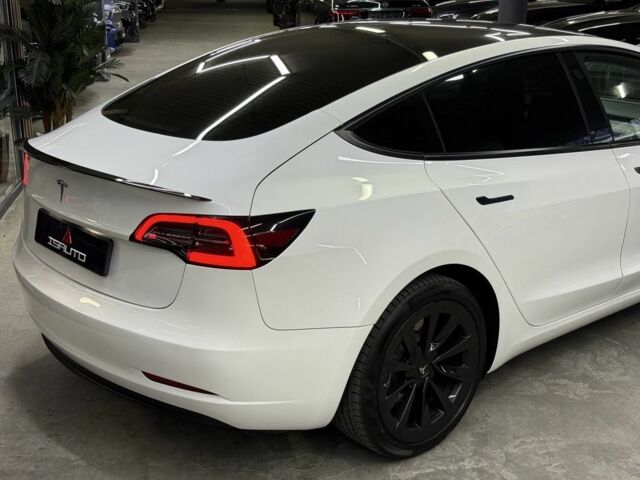 Белый Тесла Модель 3, объемом двигателя 0 л и пробегом 76 тыс. км за 22900 $, фото 9 на Automoto.ua