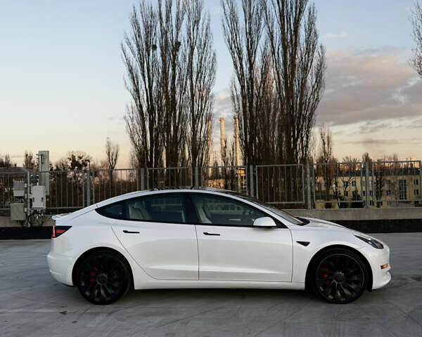 Белый Тесла Модель 3, объемом двигателя 0 л и пробегом 77 тыс. км за 25000 $, фото 3 на Automoto.ua