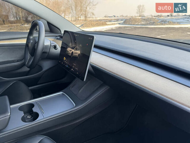 Білий Тесла Модель 3, об'ємом двигуна 0 л та пробігом 47 тис. км за 24500 $, фото 20 на Automoto.ua