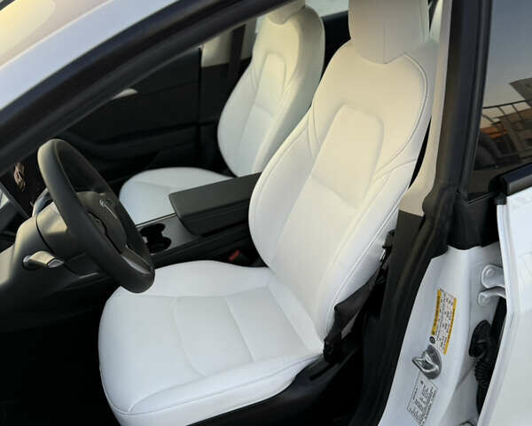 Белый Тесла Модель 3, объемом двигателя 0 л и пробегом 77 тыс. км за 25000 $, фото 10 на Automoto.ua