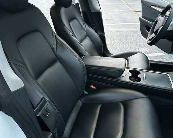 Білий Тесла Модель 3, об'ємом двигуна 0 л та пробігом 115 тис. км за 20900 $, фото 37 на Automoto.ua