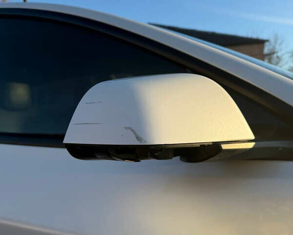 Білий Тесла Модель 3, об'ємом двигуна 0 л та пробігом 97 тис. км за 16700 $, фото 12 на Automoto.ua