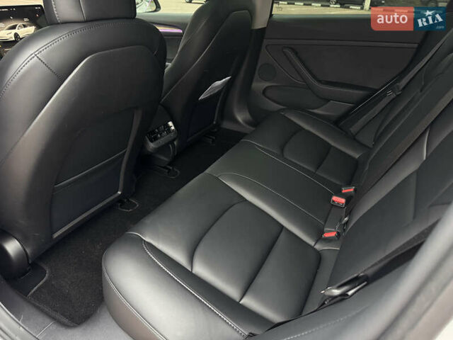 Белый Тесла Модель 3, объемом двигателя 0 л и пробегом 31 тыс. км за 20900 $, фото 21 на Automoto.ua