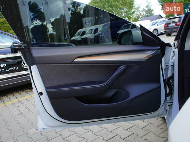 Білий Тесла Модель 3, об'ємом двигуна 0 л та пробігом 33 тис. км за 20700 $, фото 12 на Automoto.ua