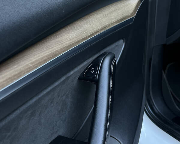 Білий Тесла Модель 3, об'ємом двигуна 0 л та пробігом 55 тис. км за 22700 $, фото 15 на Automoto.ua