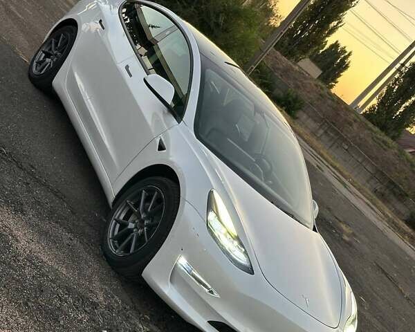 Тесла Модель 3 2022 у Кривому Розі на Automoto.ua Білий Тесла Модель 3, об'ємом двигуна 0 л та пробігом 144 тис. км за 18000 $, фото 2 на Automoto.ua