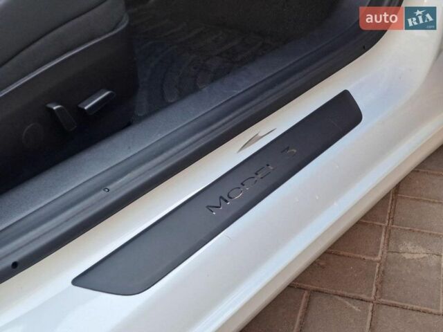 Білий Тесла Модель 3, об'ємом двигуна 0 л та пробігом 36 тис. км за 19990 $, фото 22 на Automoto.ua