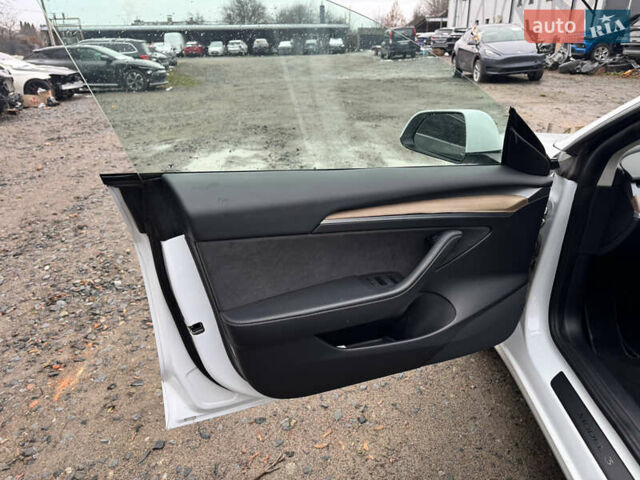 Белый Тесла Модель 3, объемом двигателя 0 л и пробегом 28 тыс. км за 19990 $, фото 17 на Automoto.ua