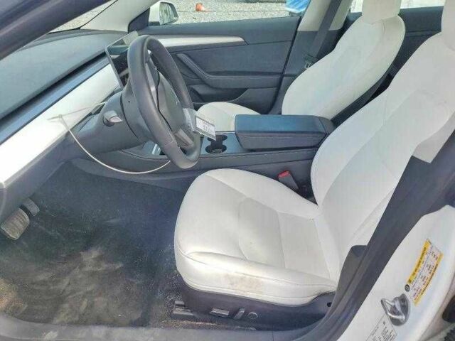 Белый Тесла Модель 3, объемом двигателя 0 л и пробегом 80 тыс. км за 13900 $, фото 8 на Automoto.ua