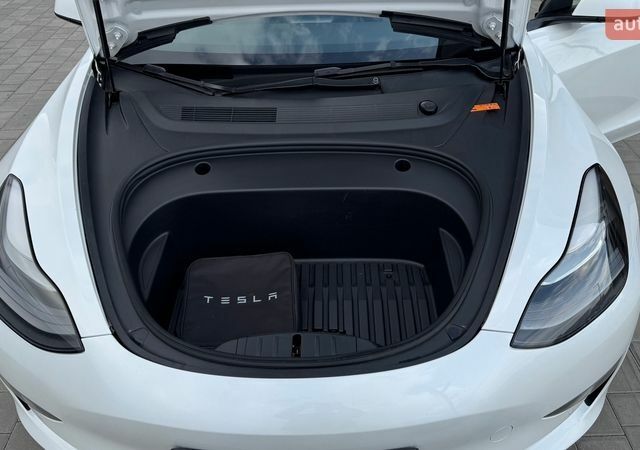 Белый Тесла Модель 3, объемом двигателя 0 л и пробегом 130 тыс. км за 18499 $, фото 31 на Automoto.ua