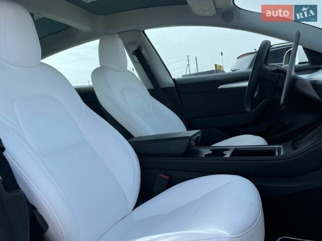 Белый Тесла Модель 3, объемом двигателя 0 л и пробегом 100 тыс. км за 29800 $, фото 20 на Automoto.ua