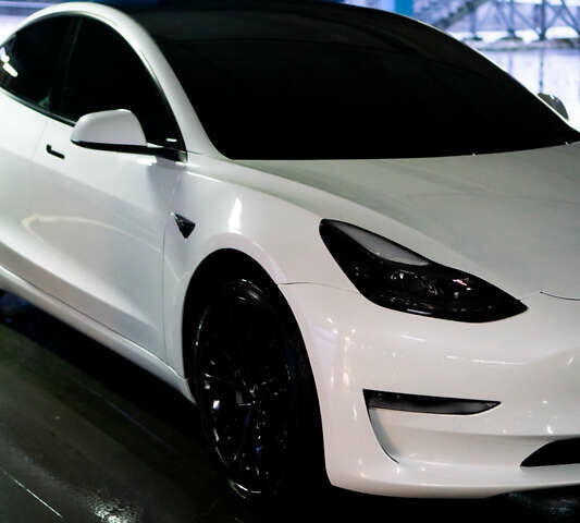 Белый Тесла Модель 3, объемом двигателя 0 л и пробегом 55 тыс. км за 22500 $, фото 5 на Automoto.ua