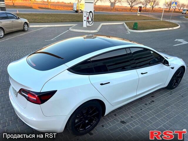 Білий Тесла Модель 3, об'ємом двигуна 0.21 л та пробігом 80 тис. км за 18500 $, фото 6 на Automoto.ua