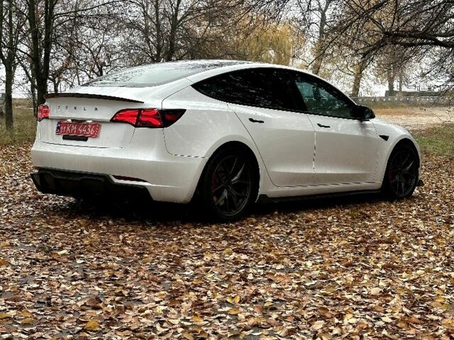 Белый Тесла Модель 3, объемом двигателя 0 л и пробегом 48 тыс. км за 25500 $, фото 3 на Automoto.ua