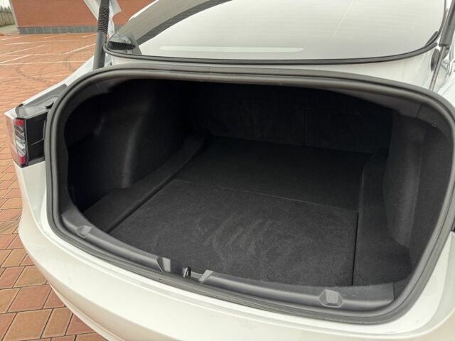 Білий Тесла Модель 3, об'ємом двигуна 0 л та пробігом 31 тис. км за 19300 $, фото 23 на Automoto.ua