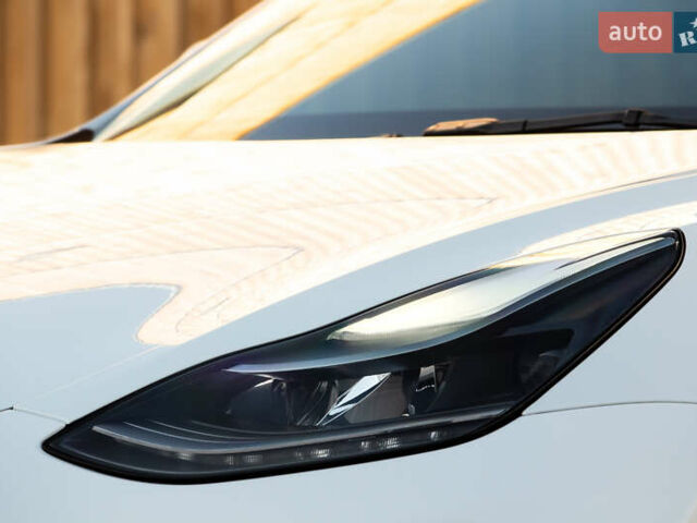 Белый Тесла Модель 3, объемом двигателя 0 л и пробегом 94 тыс. км за 19999 $, фото 3 на Automoto.ua