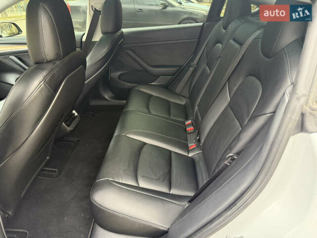 Белый Тесла Модель 3, объемом двигателя 0 л и пробегом 71 тыс. км за 20300 $, фото 5 на Automoto.ua