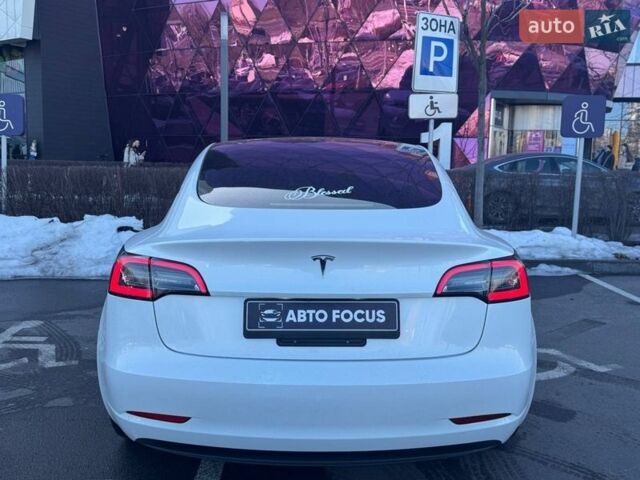 Білий Тесла Модель 3, об'ємом двигуна 0 л та пробігом 102 тис. км за 26490 $, фото 5 на Automoto.ua
