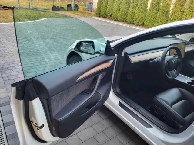 Белый Тесла Модель 3, объемом двигателя 0 л и пробегом 48 тыс. км за 12500 $, фото 8 на Automoto.ua