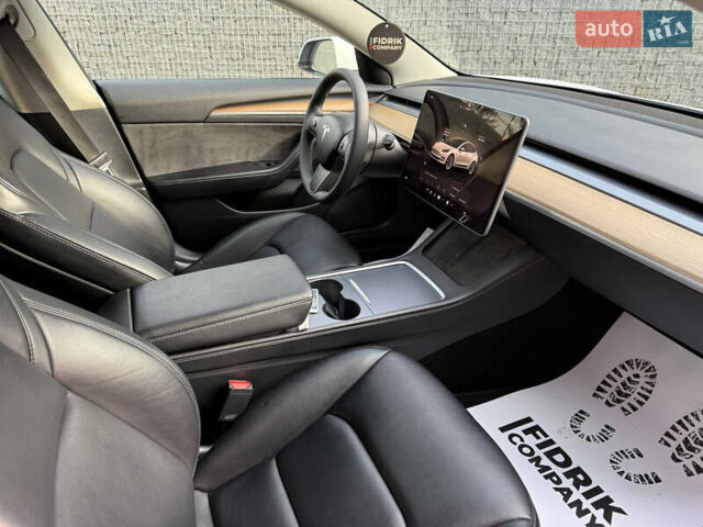 Белый Тесла Модель 3, объемом двигателя 0 л и пробегом 214 тыс. км за 16300 $, фото 11 на Automoto.ua