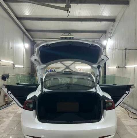 Белый Тесла Модель 3, объемом двигателя 0 л и пробегом 50 тыс. км за 13000 $, фото 5 на Automoto.ua