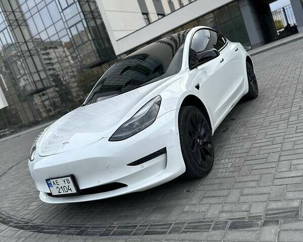 Білий Тесла Модель 3, об'ємом двигуна 0 л та пробігом 139 тис. км за 22900 $, фото 2 на Automoto.ua