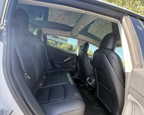 Белый Тесла Модель 3, объемом двигателя 0 л и пробегом 13 тыс. км за 23500 $, фото 20 на Automoto.ua