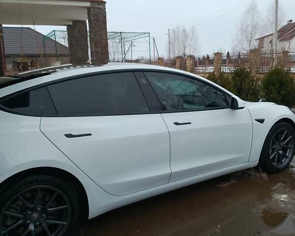 Білий Тесла Модель 3, об'ємом двигуна 0 л та пробігом 84 тис. км за 19900 $, фото 2 на Automoto.ua