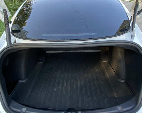 Белый Тесла Модель 3, объемом двигателя 0 л и пробегом 40 тыс. км за 21000 $, фото 8 на Automoto.ua