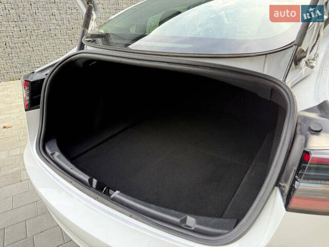 Белый Тесла Модель 3, объемом двигателя 0 л и пробегом 214 тыс. км за 16300 $, фото 17 на Automoto.ua