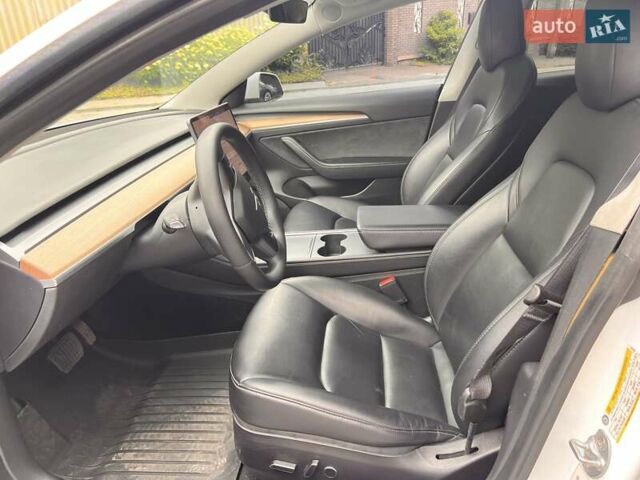 Тесла Модель 3 2022 в Киеве на Automoto.ua Белый Тесла Модель 3, объемом двигателя 0 л и пробегом 130 тыс. км за 21000 $, фото 9 на Automoto.ua